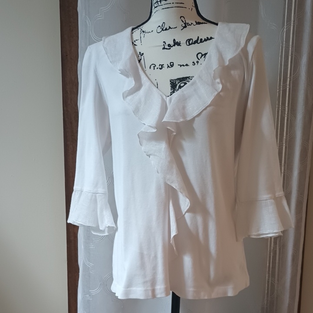 Chic White Ruffle Blouse